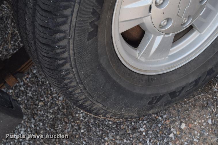 image for item L2529 2006 Chevrolet Colorado Crew Cab pickup truck