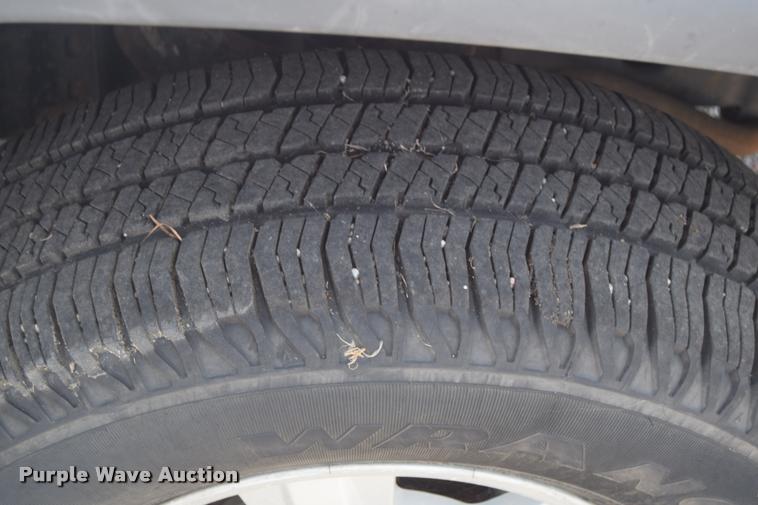 image for item L2529 2006 Chevrolet Colorado Crew Cab pickup truck