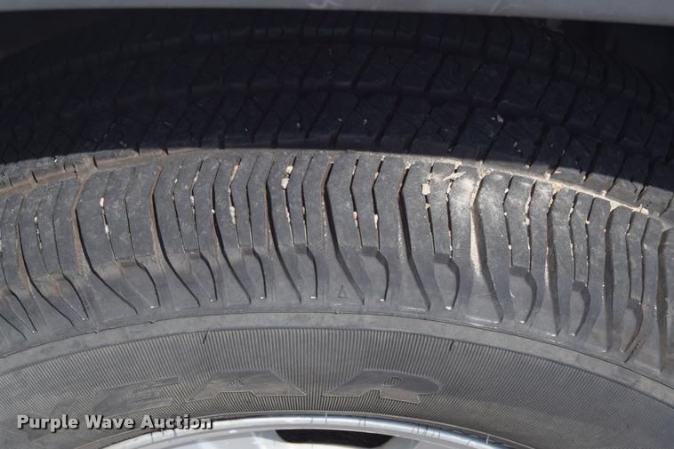 image for item L2529 2006 Chevrolet Colorado Crew Cab pickup truck