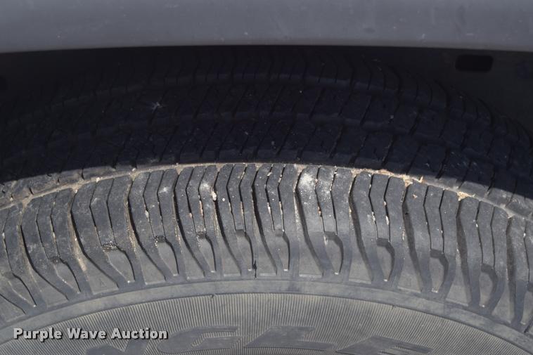 image for item L2529 2006 Chevrolet Colorado Crew Cab pickup truck