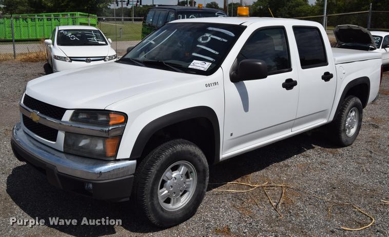 image for item L2530 2006 Chevrolet Colorado Crew Cab pickup truck