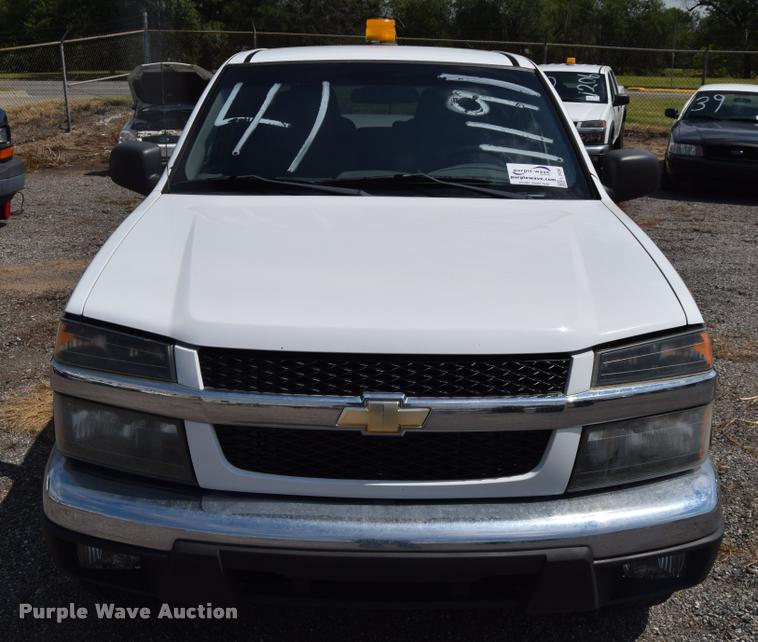 image for item L2530 2006 Chevrolet Colorado Crew Cab pickup truck