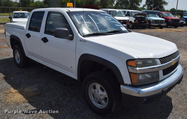 image for item L2530 2006 Chevrolet Colorado Crew Cab pickup truck