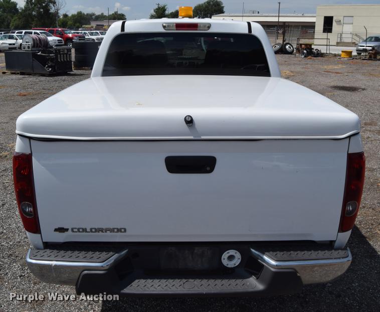 image for item L2530 2006 Chevrolet Colorado Crew Cab pickup truck