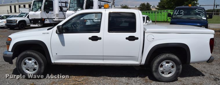 image for item L2530 2006 Chevrolet Colorado Crew Cab pickup truck