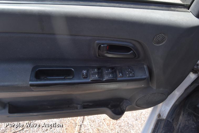 image for item L2530 2006 Chevrolet Colorado Crew Cab pickup truck