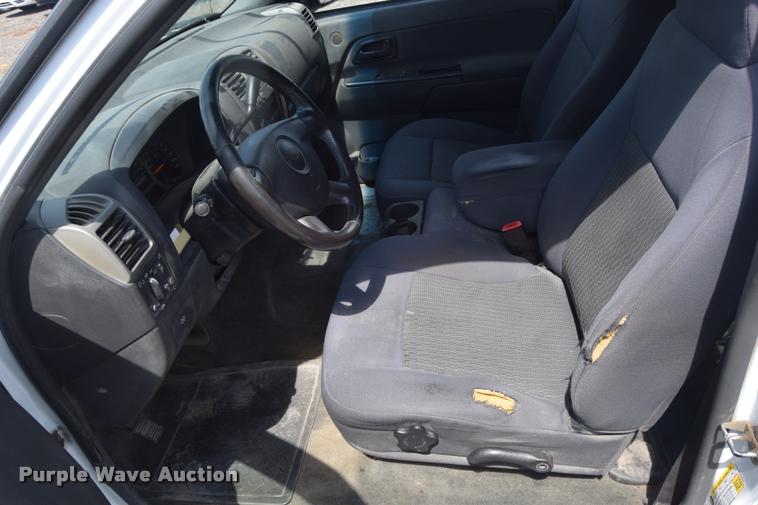 image for item L2530 2006 Chevrolet Colorado Crew Cab pickup truck