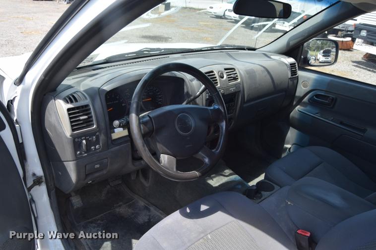 image for item L2530 2006 Chevrolet Colorado Crew Cab pickup truck