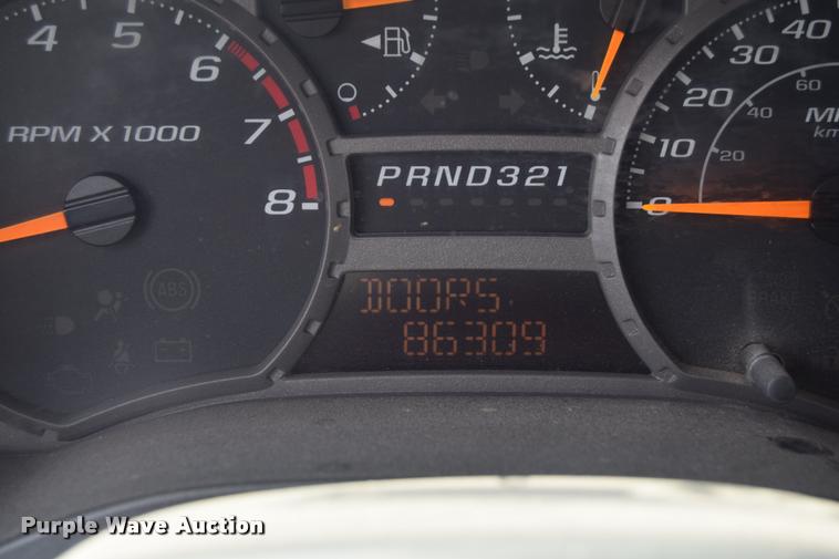 image for item L2530 2006 Chevrolet Colorado Crew Cab pickup truck