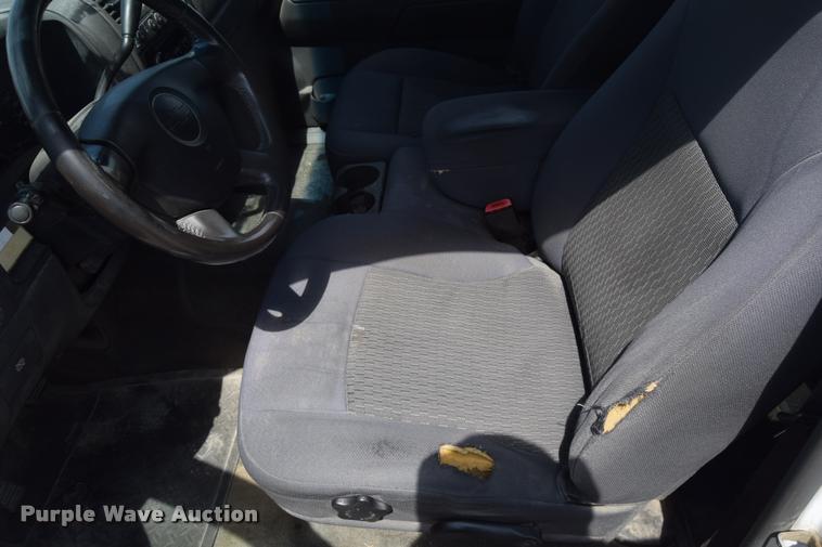 image for item L2530 2006 Chevrolet Colorado Crew Cab pickup truck