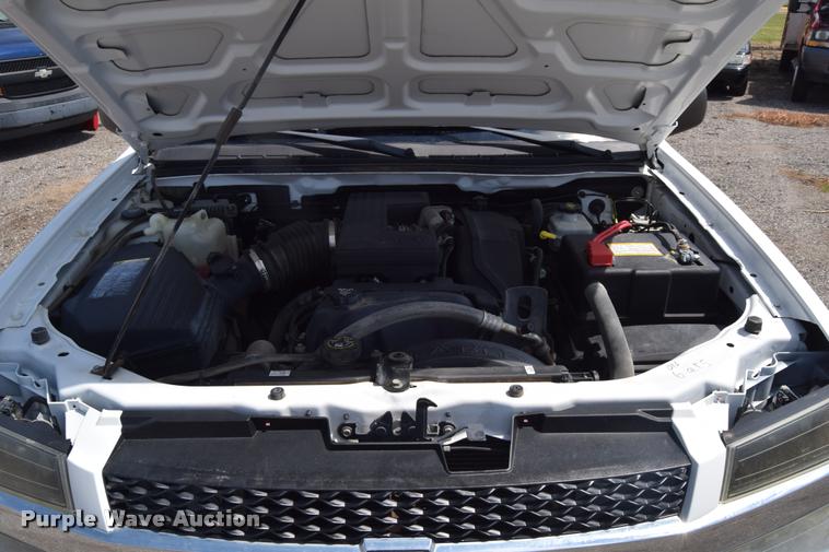 image for item L2530 2006 Chevrolet Colorado Crew Cab pickup truck