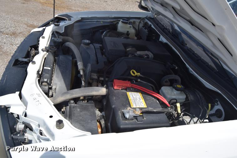 image for item L2530 2006 Chevrolet Colorado Crew Cab pickup truck