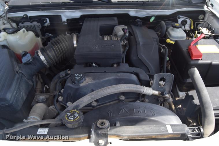 image for item L2530 2006 Chevrolet Colorado Crew Cab pickup truck