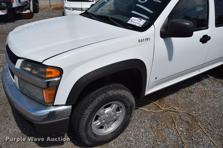 image for item L2530 2006 Chevrolet Colorado Crew Cab pickup truck
