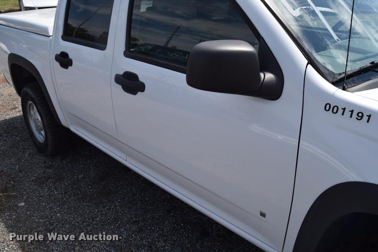 image for item L2530 2006 Chevrolet Colorado Crew Cab pickup truck