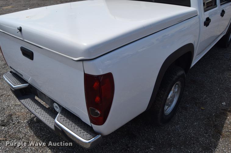 image for item L2530 2006 Chevrolet Colorado Crew Cab pickup truck