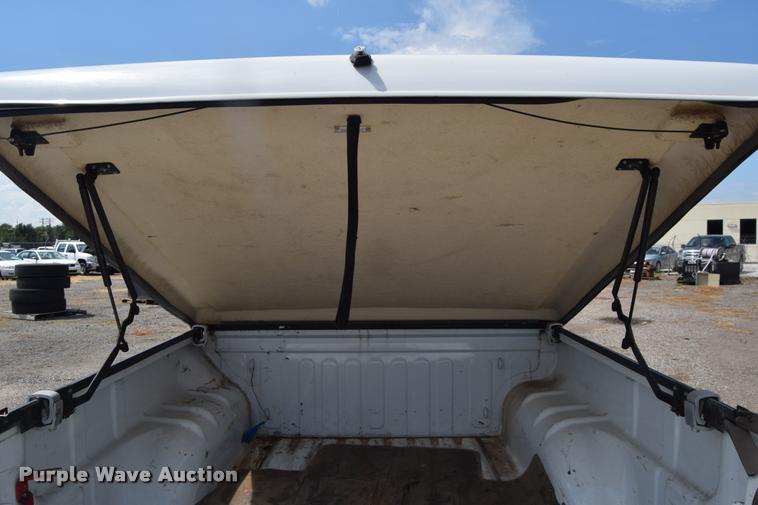 image for item L2530 2006 Chevrolet Colorado Crew Cab pickup truck