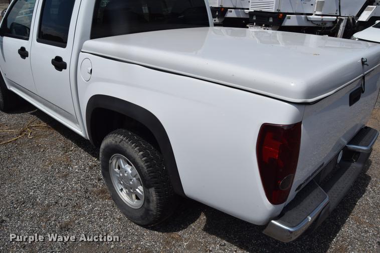 image for item L2530 2006 Chevrolet Colorado Crew Cab pickup truck