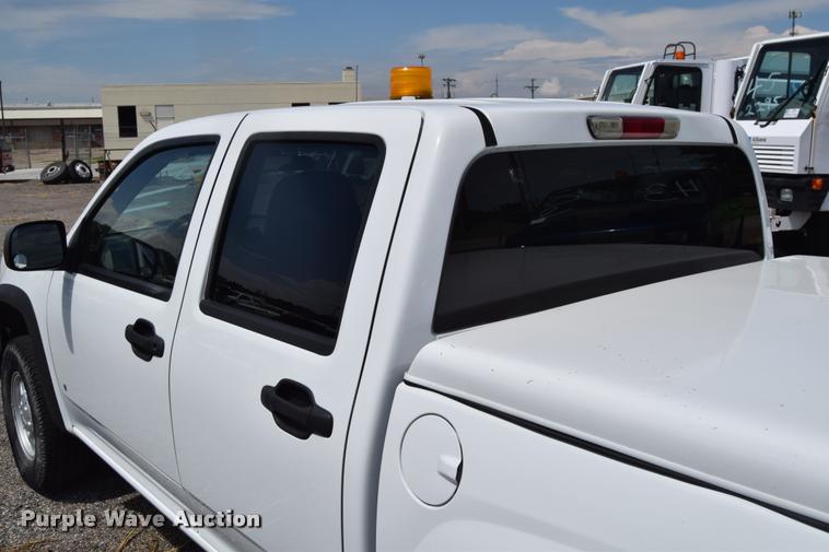 image for item L2530 2006 Chevrolet Colorado Crew Cab pickup truck