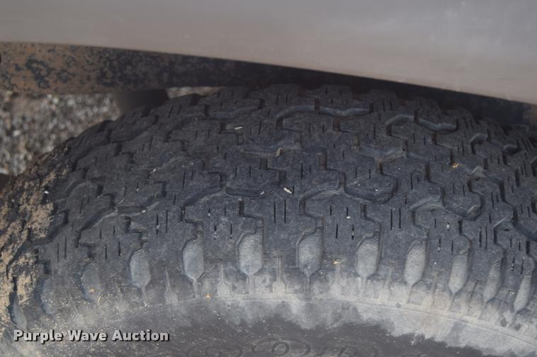 image for item L2530 2006 Chevrolet Colorado Crew Cab pickup truck