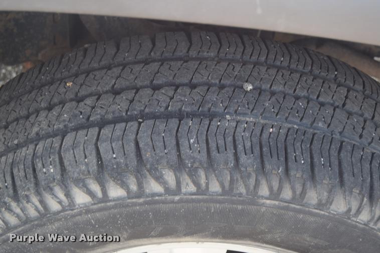 image for item L2530 2006 Chevrolet Colorado Crew Cab pickup truck