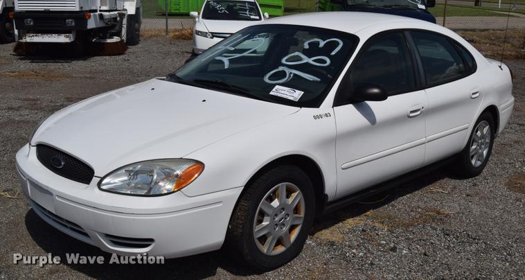 image for item L2531 2006 Ford Taurus SE