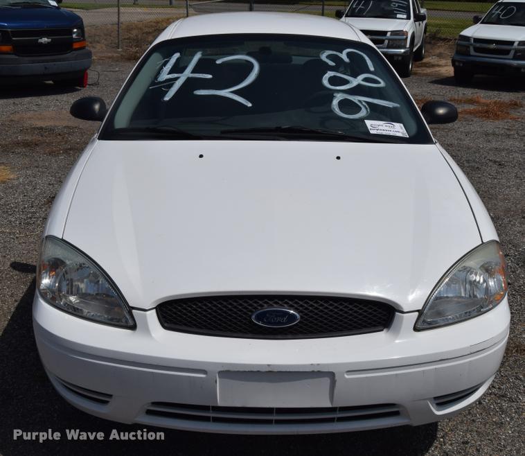 image for item L2531 2006 Ford Taurus SE
