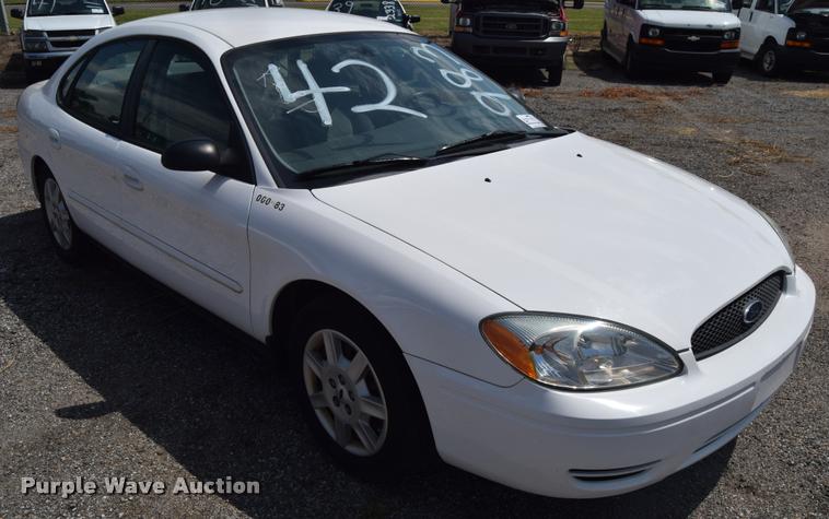 image for item L2531 2006 Ford Taurus SE