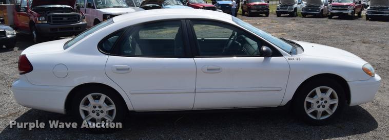 image for item L2531 2006 Ford Taurus SE