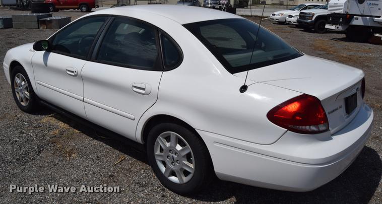 image for item L2531 2006 Ford Taurus SE