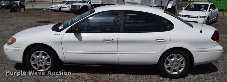 image for item L2531 2006 Ford Taurus SE