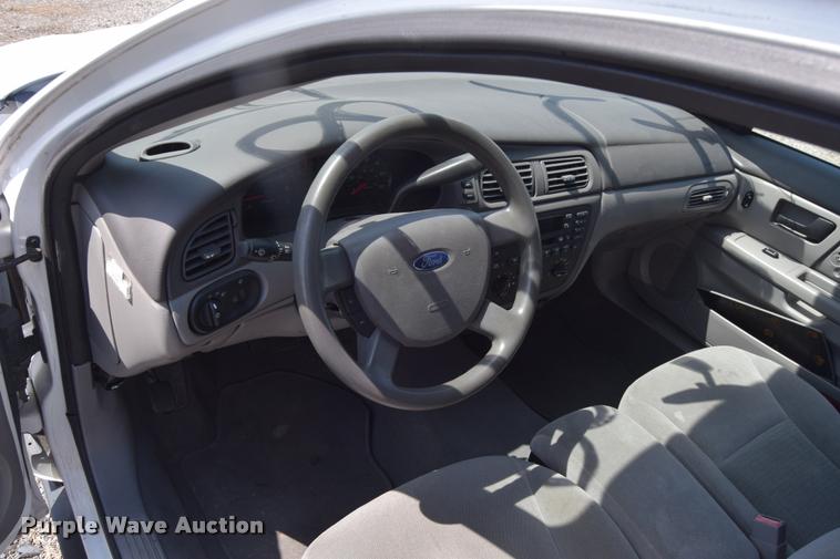image for item L2531 2006 Ford Taurus SE