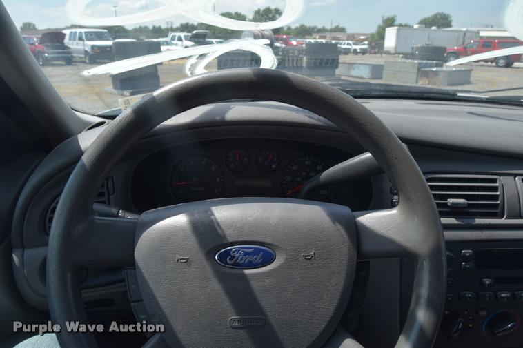 image for item L2531 2006 Ford Taurus SE