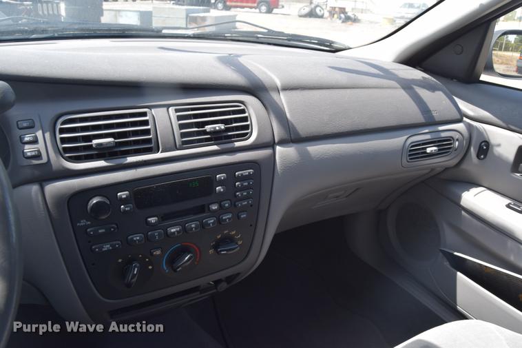 image for item L2531 2006 Ford Taurus SE