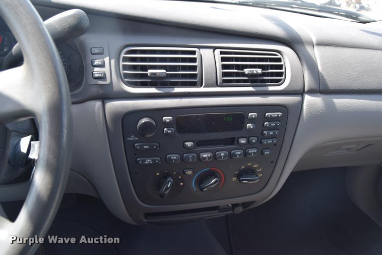 image for item L2531 2006 Ford Taurus SE