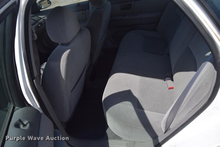 image for item L2531 2006 Ford Taurus SE