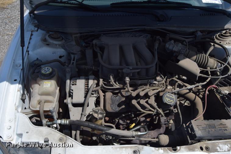 image for item L2531 2006 Ford Taurus SE