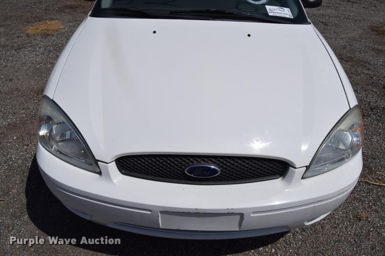 image for item L2531 2006 Ford Taurus SE
