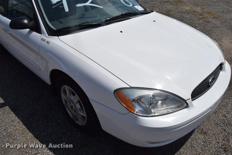 image for item L2531 2006 Ford Taurus SE