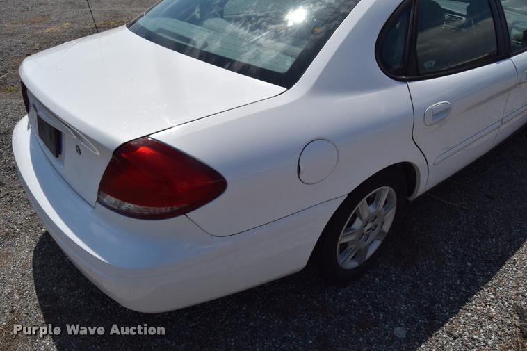 image for item L2531 2006 Ford Taurus SE