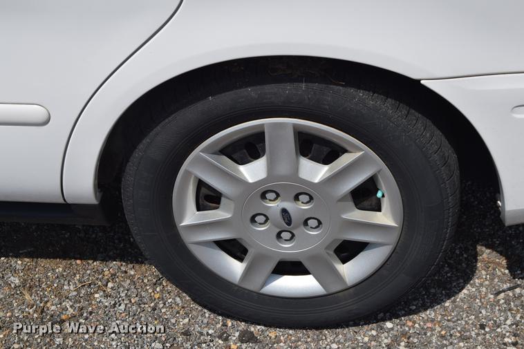 image for item L2531 2006 Ford Taurus SE
