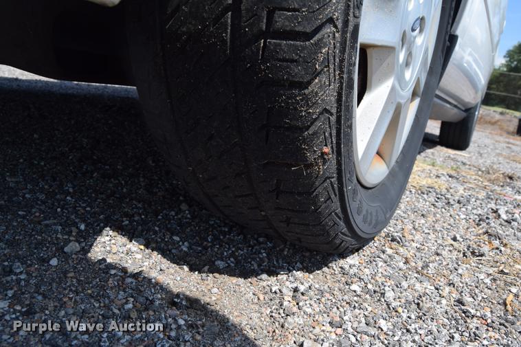 image for item L2531 2006 Ford Taurus SE