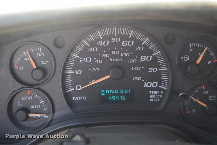 image for item L2532 2004 Chevrolet Express 1500 van