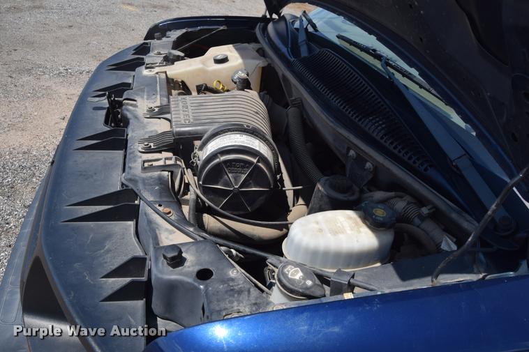 image for item L2532 2004 Chevrolet Express 1500 van