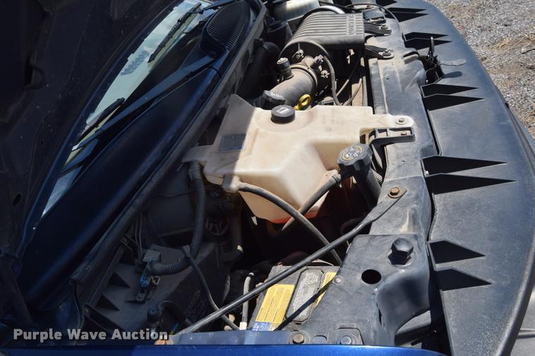 image for item L2532 2004 Chevrolet Express 1500 van