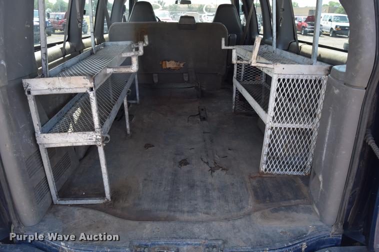 image for item L2532 2004 Chevrolet Express 1500 van