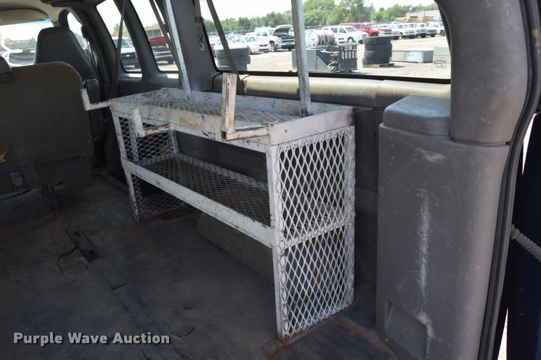 image for item L2532 2004 Chevrolet Express 1500 van