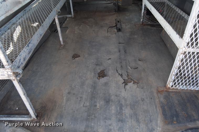 image for item L2532 2004 Chevrolet Express 1500 van