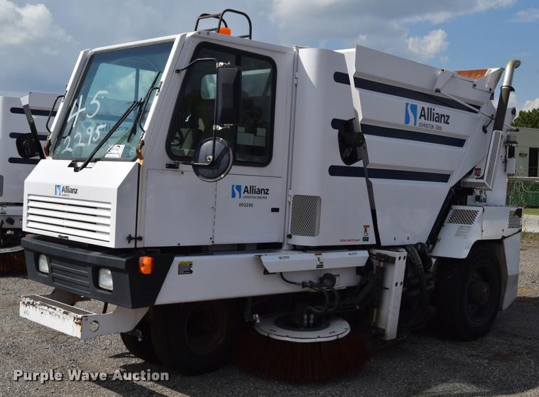 image for item L2534 2010 Allianz Johnston 3000 street sweeper