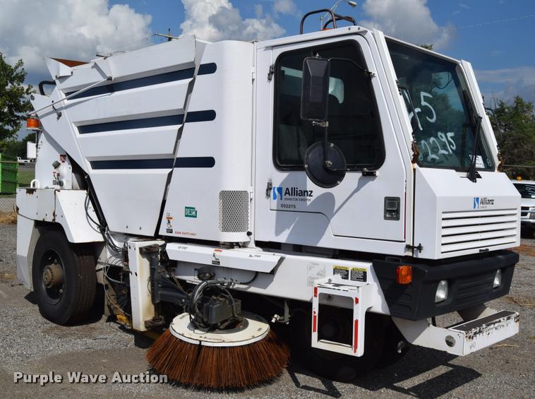 image for item L2534 2010 Allianz Johnston 3000 street sweeper
